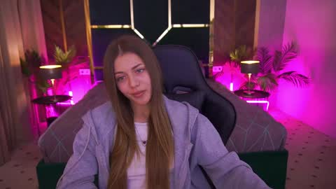 loveedove online show from April 8, 6:38 am