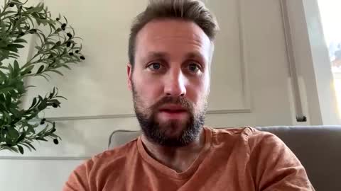 lovefuesse online show from November 18, 8:39 am