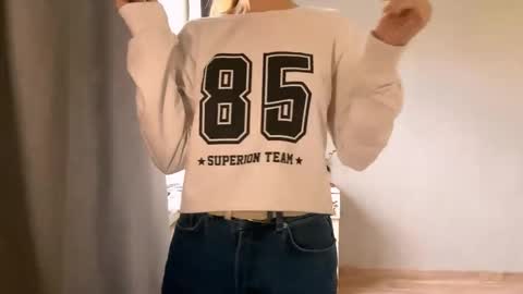 Ella online show from December 3, 6:58 am