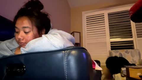 Snapshot of lovellly_ chatting on December 16, 12:59 am Love online show from December 16, 12:59 am