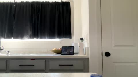 Snapshot of lovellly_ chatting on December 2, 5:21 pm Love online show from December 2, 5:21 pm