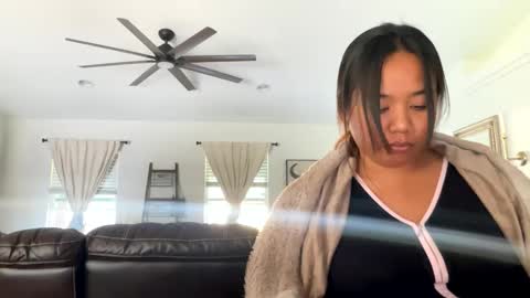 Snapshot of lovellly_ chatting on December 12, 8:43 pm Love online show from December 12, 8:43 pm