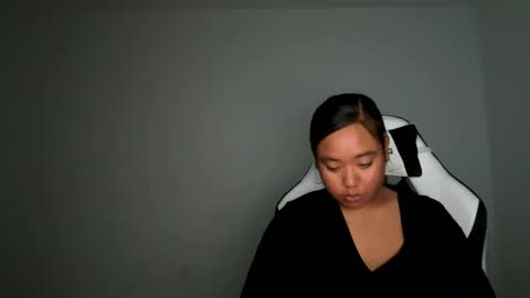 Snapshot of lovellly_ chatting on February 20, 6:13 pm Love online show from February 20, 6:13 pm