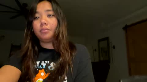 Snapshot of lovellly_ chatting on January 11, 1:37 am Love online show from January 11, 1:37 am