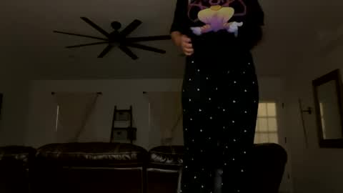 Snapshot of lovellly_ chatting on December 9, 4:12 am Love online show from December 9, 4:12 am