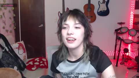 Snapshot of lovely_cass chatting on October 20, 1:32 am Cassie online show from October 20, 1:32 am