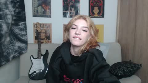Snapshot of lovely_cass chatting on March 10, 9:34 am Cassie online show from March 10, 9:34 am