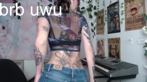 Snapshot of lovely_cass chatting on February 3, 1:09 am Cassie online show from February 3, 1:09 am