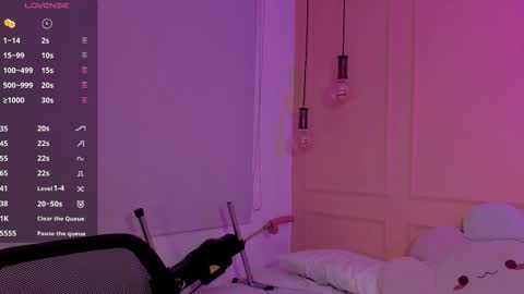 Emma online show from November 25, 1:32 pm