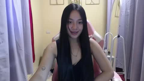 lovely_leah23 online show from September 17, 1:53 am
