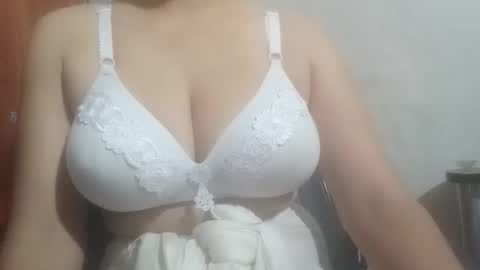 Snapshot of lovely_sweet_girl chatting on October 22, 11:06 pm katrina follow me guys online show from October 22, 11:06 pm