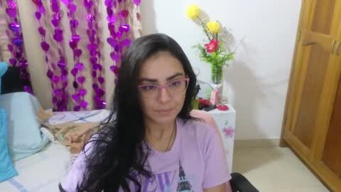 Snapshot of lovely_trix_ chatting on December 17, 11:39 am Trix online show from December 17, 11:39 am