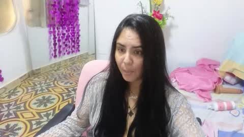 Snapshot of lovely_trix_ chatting on October 28, 11:44 am Trix online show from October 28, 11:44 am