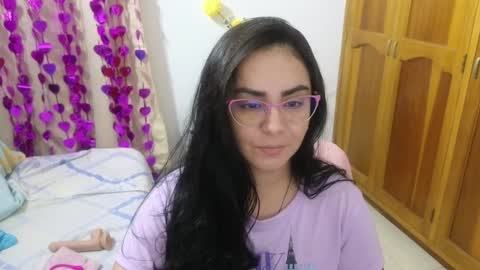 Snapshot of lovely_trix_ chatting on December 17, 2:23 am Trix online show from December 17, 2:23 am