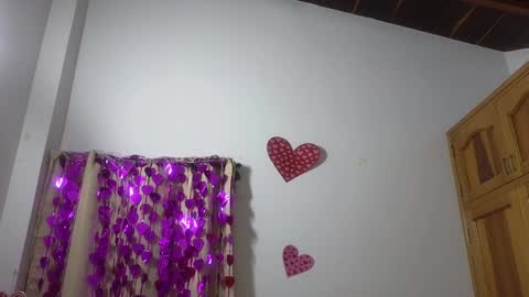 Snapshot of lovely_trix_ chatting on December 3, 12:13 pm Trix online show from December 3, 12:13 pm