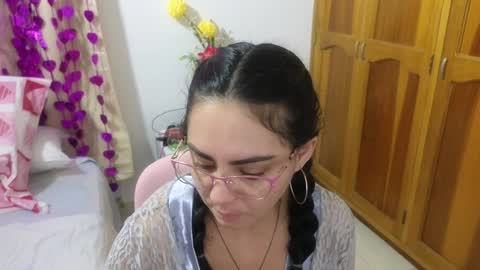 Snapshot of lovely_trix_ chatting on December 22, 11:44 am Trix online show from December 22, 11:44 am