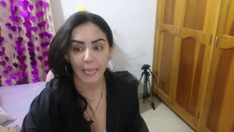 Snapshot of lovely_trix_ chatting on February 11, 11:42 am Trix online show from February 11, 11:42 am