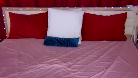 Caroline online show from November 16, 2:02 am