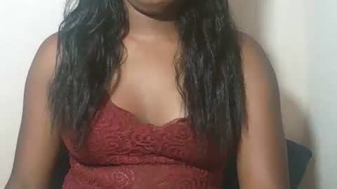 lovelylarra online show from February 16, 11:19 am