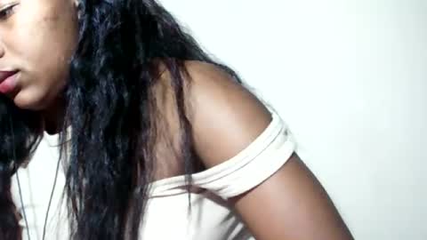 lovelylarra online show from July 18, 8:11 pm