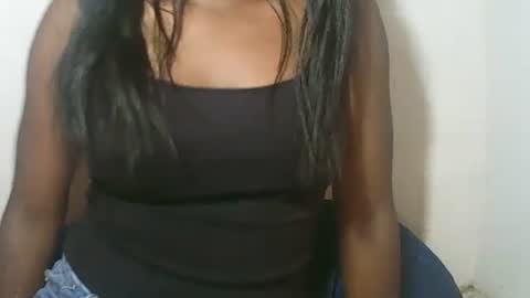 lovelylarra online show from February 9, 11:36 am