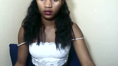 lovelylarra online show from November 9, 7:16 pm