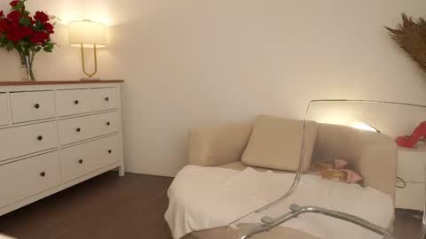 kim online show from April 19, 6:10 pm