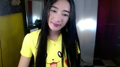 lovelypetite143 online show from February 5, 3:43 am