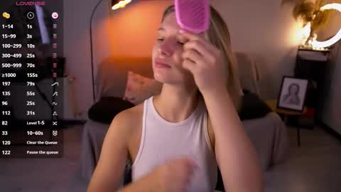 Anna online show from October 8, 9:59 am