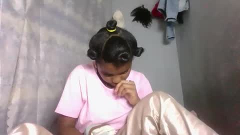 lovemarie08 online show from April 19, 6:10 pm