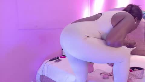 L O V E  online show from March 17, 12:10 pm