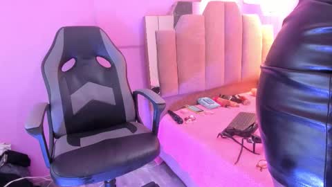 L O V E  online show from January 16, 12:36 pm