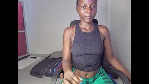 Snapshot of lovergirl2003 chatting on January 19, 12:17 pm Kate online show from January 19, 12:17 pm