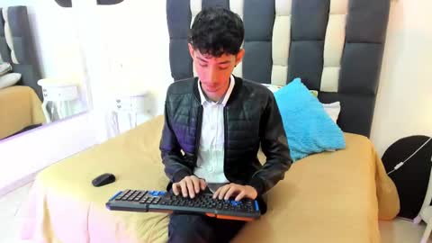 loverisu online show from February 25, 8:21 pm