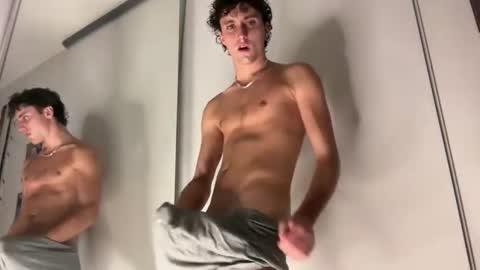 Leo Loves online show from April 24, 4:47 am