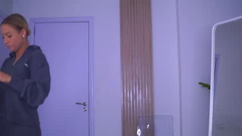 Nora online show from February 19, 4:34 am