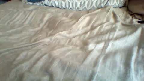 lowkeyme28 online show from February 6, 4:43 pm