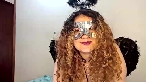 Snapshot of luana363 chatting on October 27, 7:03 pm luana363 online show from October 27, 7:03 pm