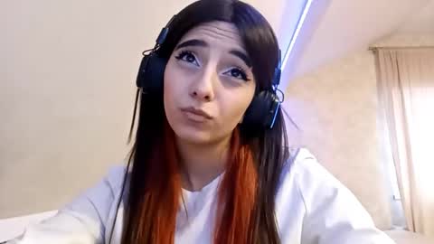 luannmaixner online show from December 15, 9:38 am