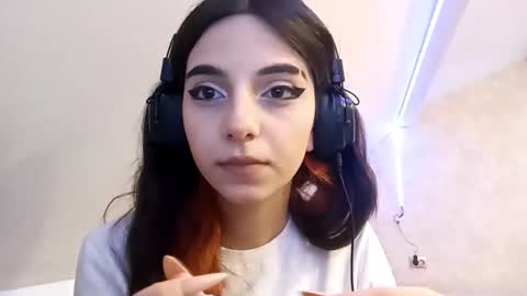 luannmaixner online show from December 14, 4:08 am