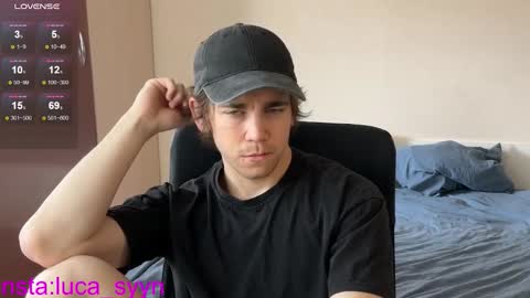 Snapshot of luca_syn chatting on October 4, 7:17 am Luca S online show from October 4, 7:17 am