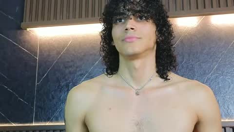 lucaalessi online show from April 16, 9:39 pm