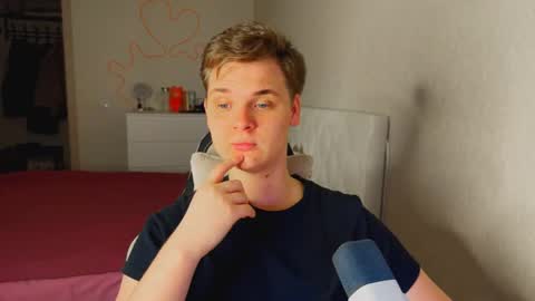 Lucas Gill online show from March 18, 1:44 am