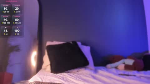   online show from November 3, 4:19 pm