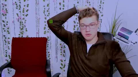 lucas_long_ online show from October 1, 12:59 pm