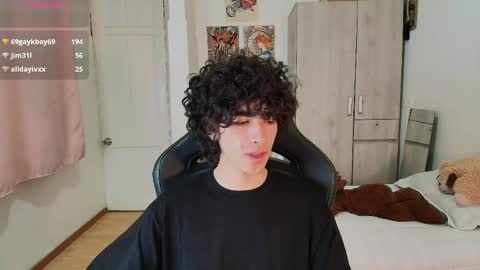 lucas_xo online show from May 23, 5:58 am