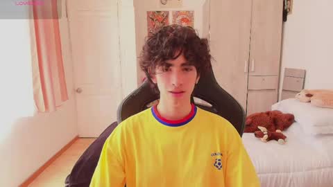 lucas_xo online show from May 8, 4:12 pm
