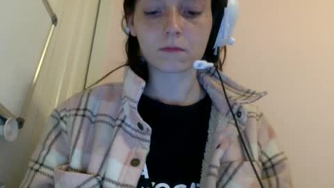 Luci Layne online show from June 19, 1:28 pm