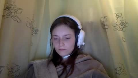 Luci Layne online show from March 8, 11:36 am