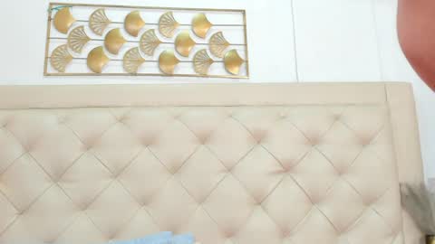 lucia_lorenz online show from April 20, 11:24 am